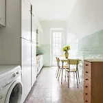 Guesthost - Spacious Apartmente Near The Beach! 아파트