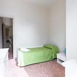 Guesthost - Spacious Apartmente Near The Beach! 아파트 *