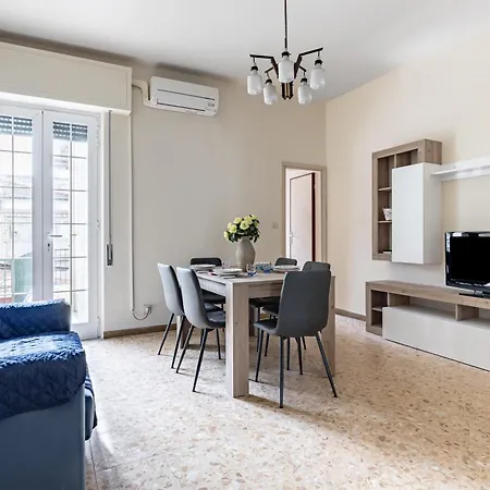 Apartment Guesthost - Spacious Apartmente Near The Beach! *