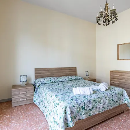 Guesthost - Spacious Apartmente Near The Beach! Apartment *