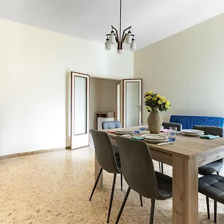 Guesthost - Spacious Apartmente Near The Beach! 公寓 维亚雷焦