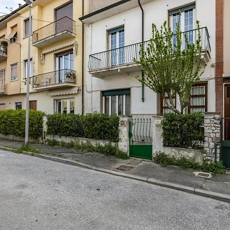 - Spacious Apartmente Near The Beach!