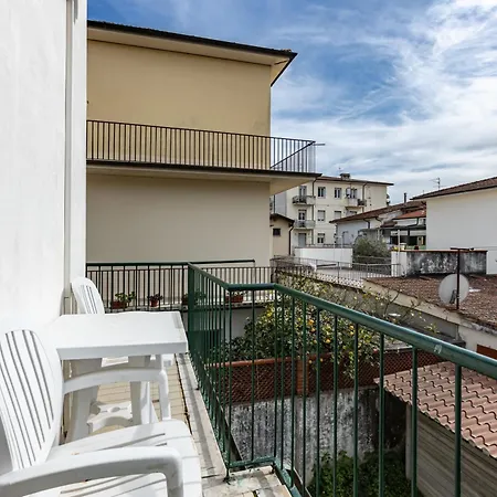 Apartment Guesthost - Spacious Apartmente Near The Beach! *