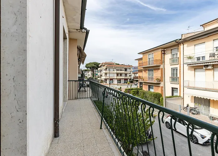 公寓 Guesthost - Spacious Apartmente Near The Beach! 维亚雷焦