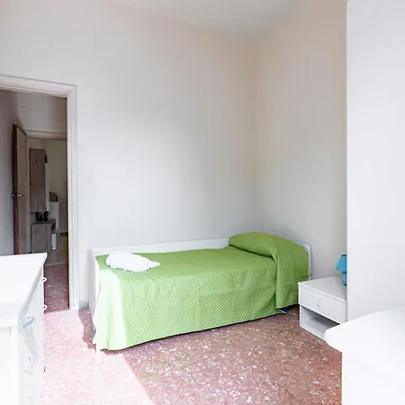 Guesthost - Spacious Apartmente Near The Beach! Διαμέρισμα *