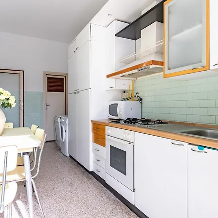 Διαμέρισμα Guesthost - Spacious Apartmente Near The Beach! *