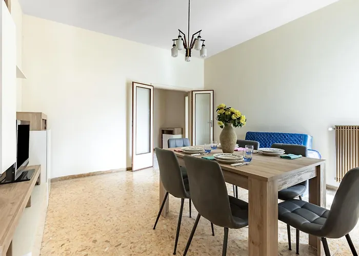 Guesthost - Spacious Apartmente Near The Beach! Appartamento Viareggio