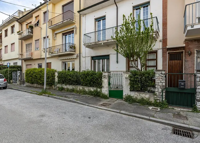 Guesthost - Spacious Apartmente Near The Beach!